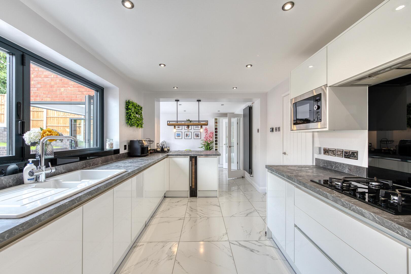 4 bed property in Stokesay Close, Kidderminster